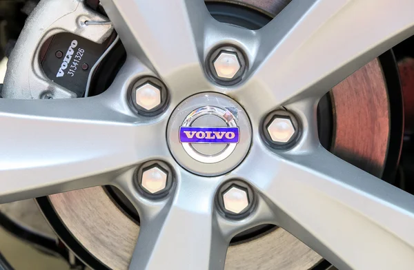 Logo of Volvo on wheel — Stock Photo, Image