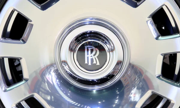 2 de abril: logo de Roll Royce en la rueda — Foto de Stock