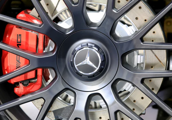 Logotypen för Mercedes Benz på hjul — Stockfoto