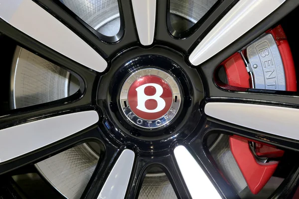 Logo von bentley auf Rad — Stockfoto