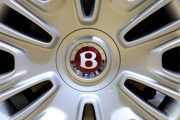 Logo of Bentley on wheel — Stock Photo, Image