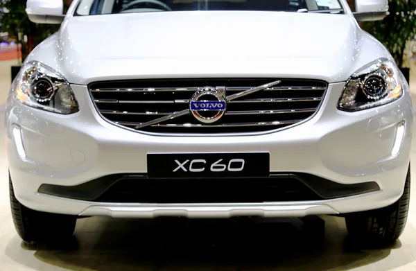 Headlights and bonnet of Volvo series XC60 — Stock Photo, Image