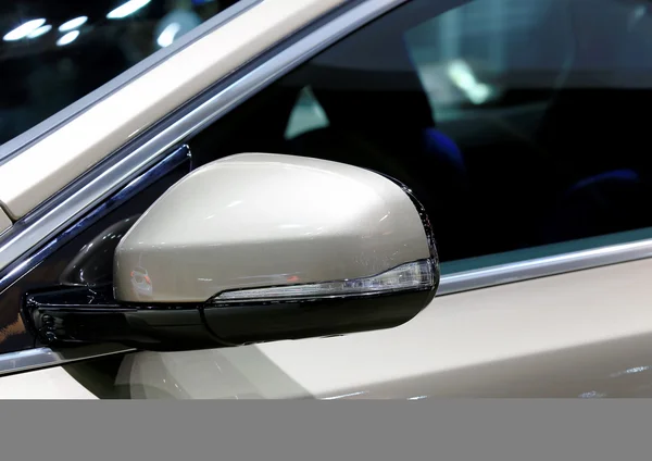 April 2 : wing mirror of Volvo series V40 — Stock Photo, Image