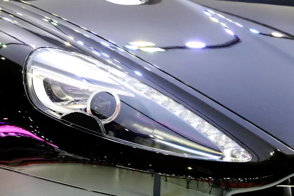 Faros de la serie Aston Martin DB9 negro de carbono —  Fotos de Stock