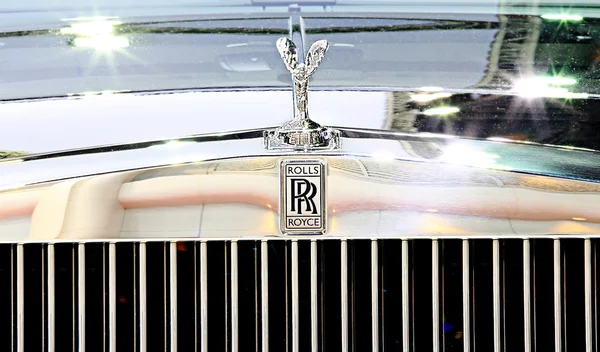 Logotypen för Rolls Royce på stötfångare — Stockfoto