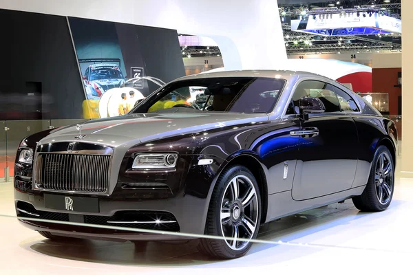 Черный Rolls Royce роскошный автомобиль — стоковое фото