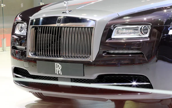 Front grill of black Rolls Royce luxury car — Stock Photo, Image