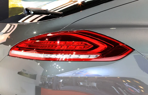 Brzdové světlo Porsche řady Panamera luxusní sportovní vůz — Stock fotografie