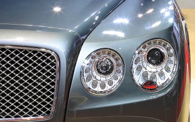 headlight of Bentley series Flying Spur V8  luxury  car