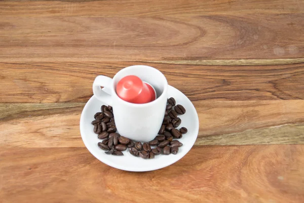 Coffee cup with coffee beans — Stock Photo, Image