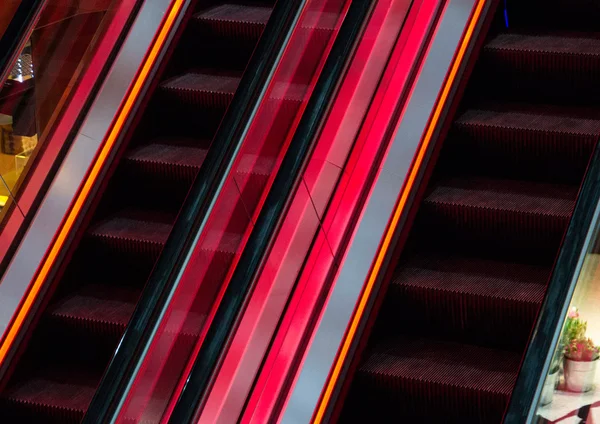 Foto de una escalera mecánica — Foto de Stock