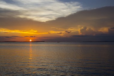 Okyanusta gün batımı