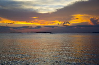 Okyanusta gün batımı