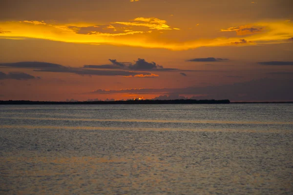 Puesta de sol en el océano — Foto de Stock