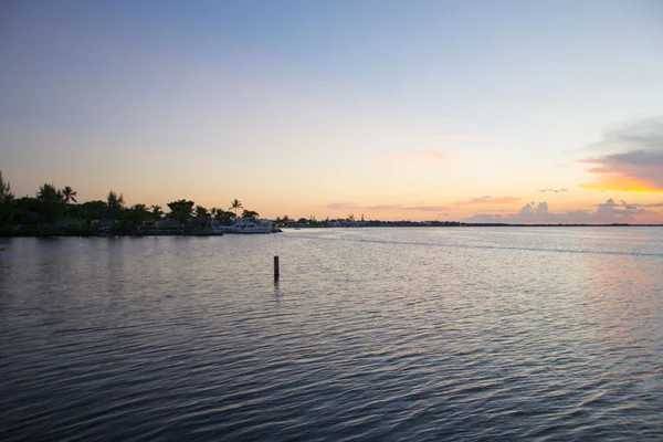 Coucher de soleil sur l'océan — Photo