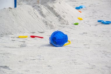 renkli plaj oyuncakları