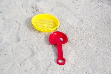 renkli plaj oyuncakları