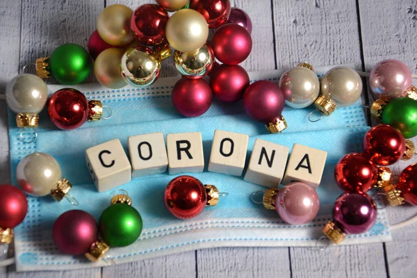 Etwas Weihnachtsdekoration Mit Dem Wort Corona — Stockfoto