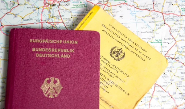 Tyskt pass och intyg om vaccination — Stockfoto