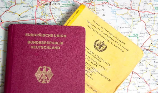 Alman pasaportu ve aşı belgesi