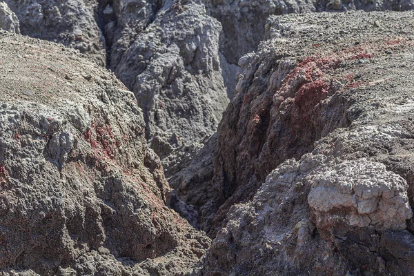 惑星火星の表面のような驚くべき黙示録的な風景 固化した赤褐色の地球表面 バレン 土地が割れて焦げた 地球温暖化の概念 耐火粘土採石場 — ストック写真