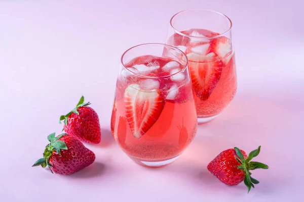 Still Life Two Glasses Cooling Strawberry Sangria Sparkling Wine Strawberry — Stock Photo, Image