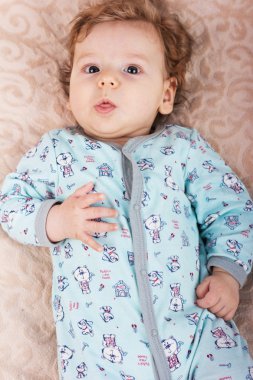 güzel bebek beşik içinde bir güzel toys.the çocukla