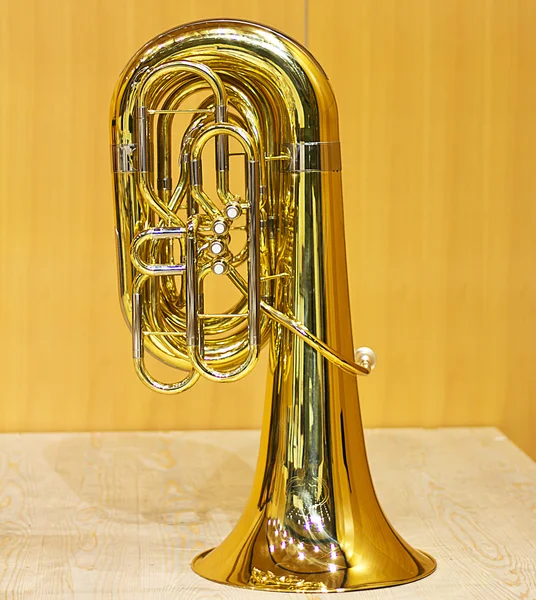 Golden tuba in the concert hall.Wind instrument. Copper musical instrument — Stock Photo, Image