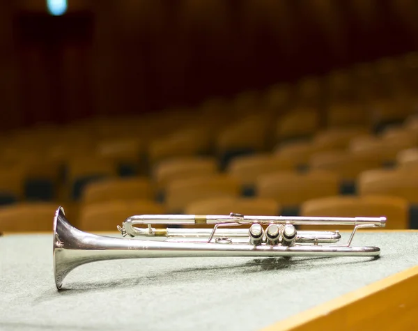 Blåsinstrument. Trumpet. Concert Hall. Blåsinstrument — Stockfoto
