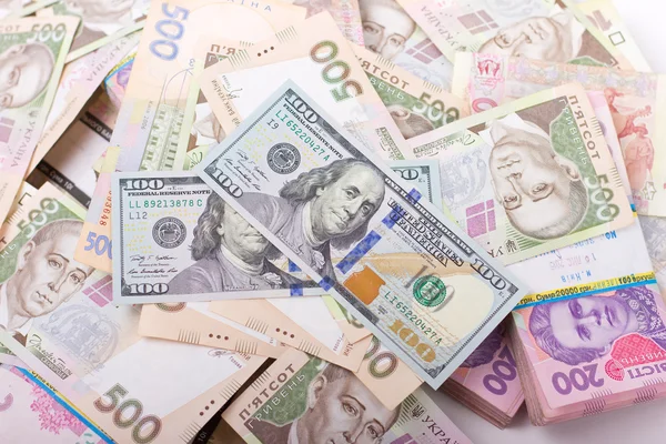 Hryvnia ucraniana e o dólar dos EUA . — Fotografia de Stock
