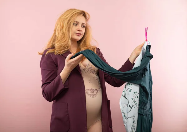 Pregnant Woman Clothes Pregnant Woman Lingerie Chooses Dresses — Stock Photo, Image