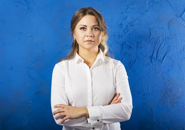 Business Woman White Shirt Blue Background — Stock Photo, Image