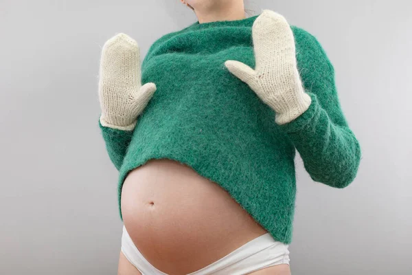 Pregnant Woman Woolen Sweater Warm Mittens — Stock Photo, Image