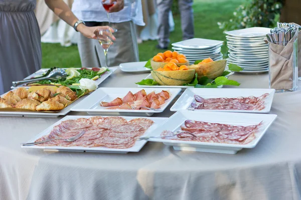 Snacks Tafel Buiten Feestelijk Buffet — Stockfoto