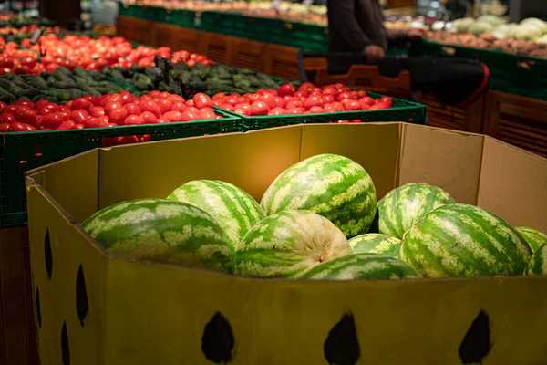 Watermeloenen Markt Tomaten Watermeloenen Een Supermarkt — Stockfoto