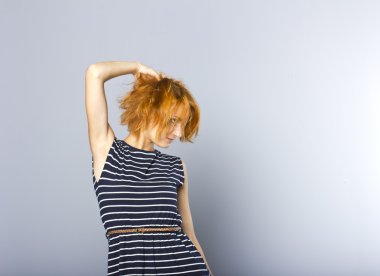 kısa Kızıl hair.woman saç stili moda portre ile parlak pozitif kız