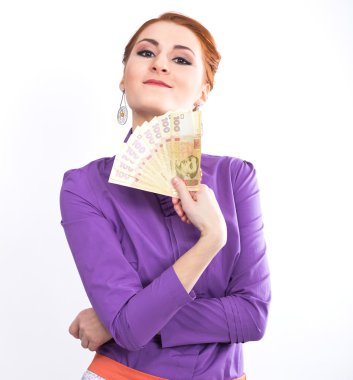 Bir Uah tutan iş kadın. Parayı yeniden hesaplayın. Exchange