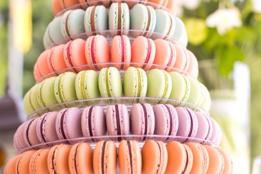 Düğün bayram. Ziyafet. Tatlılar düğün tablo için. Fransızca macaroons. Çikolata. Düğün bayram. Tatlılar düğün