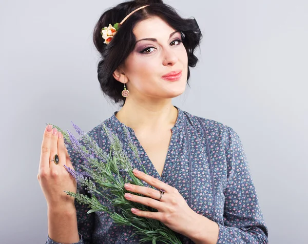 Beautiful brunette with a lavender bush. Portrait of a well-groomed woman — 图库照片