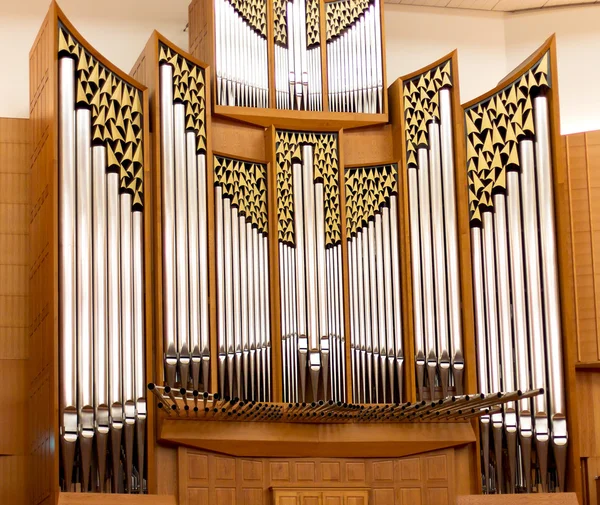 Eine große Orgel im Konzertsaal — Stockfoto