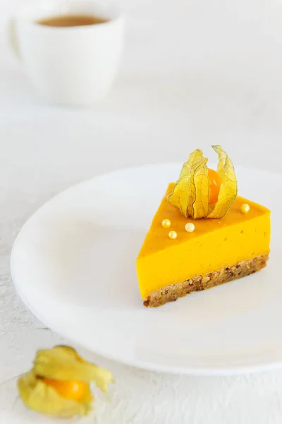 Hausgemachte Kürbiskuchen Mit Physalis Auf Einem Weißen Teller Zucker Laktose — Stockfoto