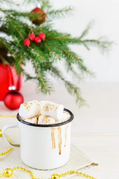 Hot Chocolate Marshmallows Cinnamon White Cup Drips Background Christmas Tree — Stock Photo, Image