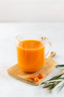 Tahtada dikenli deniz suyu..