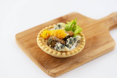 Tahtada midye, portakal püresi ve yeşillik olsun..