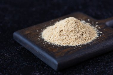 Karanlık arka planda bir grup pasif maya.. 