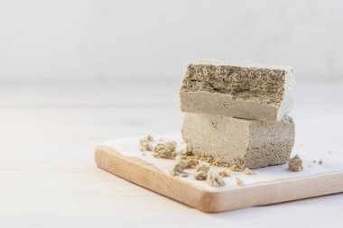 Tahtadaki helva parçaları. Yatay yönelim, boşluğu kopyala.