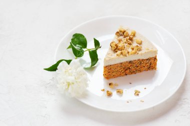 Cevizli havuçlu kek..