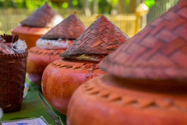 Röd Vattenburk Eller Primitiv Keramik Thailändsk Traditionell Stil Vattenförvaring Behållare — Stockfoto