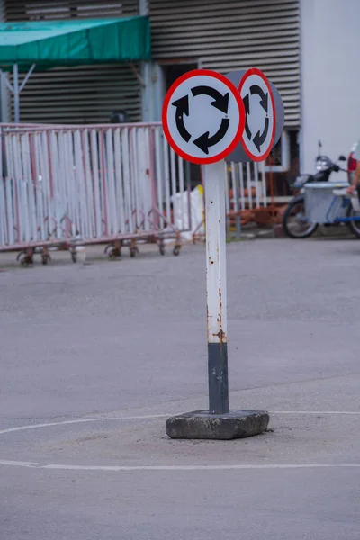 Okrągły Znak Znaki Drogowe Parkingu — Zdjęcie stockowe