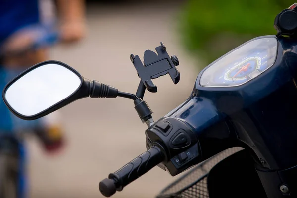 Kaplama motorlu direksiyon ve cep telefonu için çanta tutucu..
